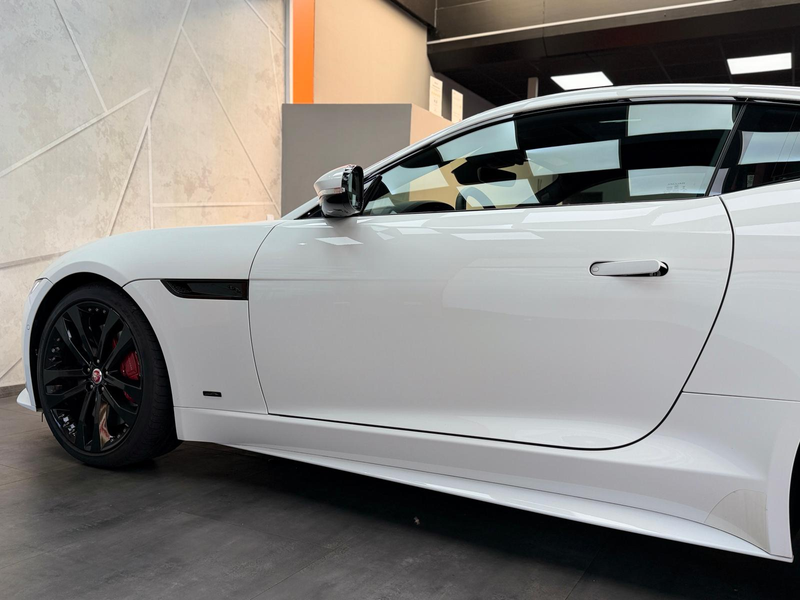 Jaguar F-Type R-Dynamic Black AWD 5.0 V8 Kompressor — photo 13