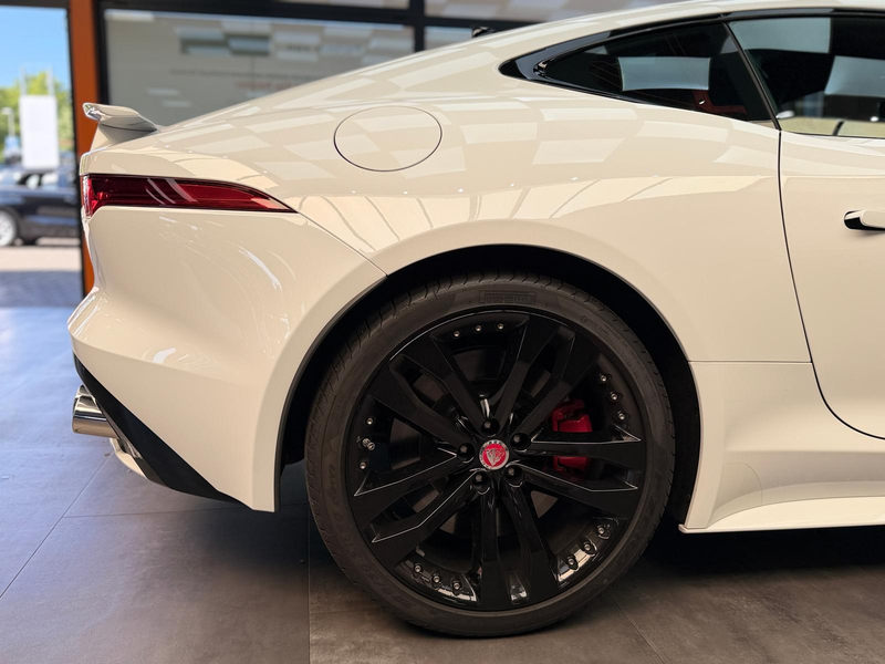 Jaguar F-Type R-Dynamic Black AWD 5.0 V8 Kompressor — photo 14