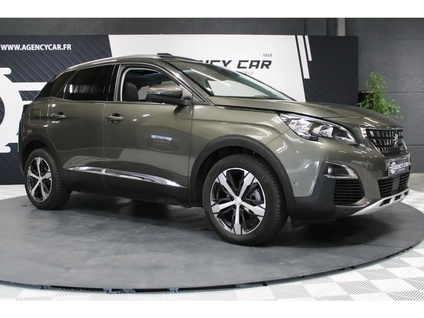Peugeot 3008 1.5 BlueHDi S\u0026S 130 GT Line Toit Ouvrant Panoramique Grau - 2