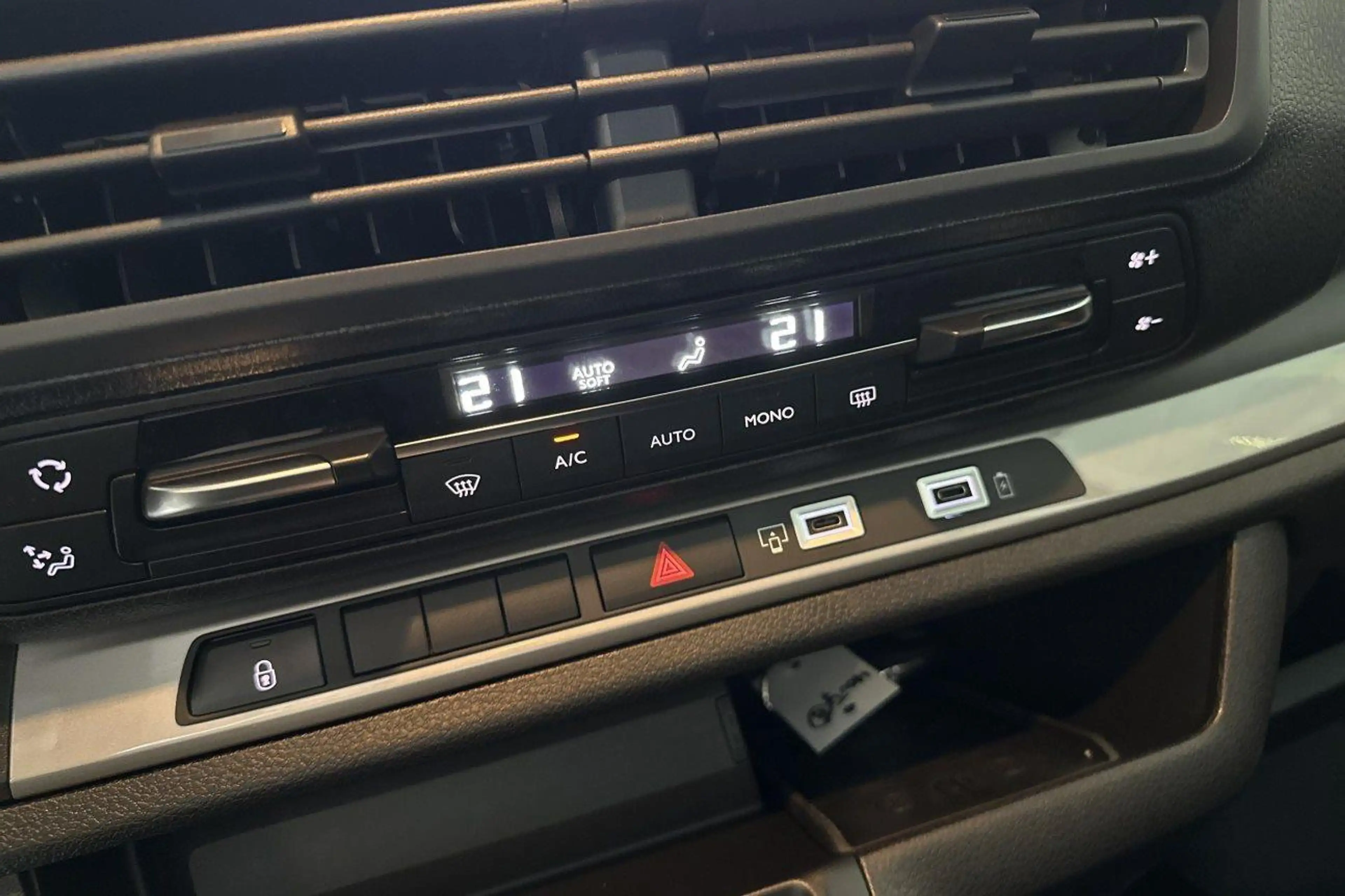 Peugeot Expert Double Cabine XL Diesel 150ch Automatique 1 — photo 15