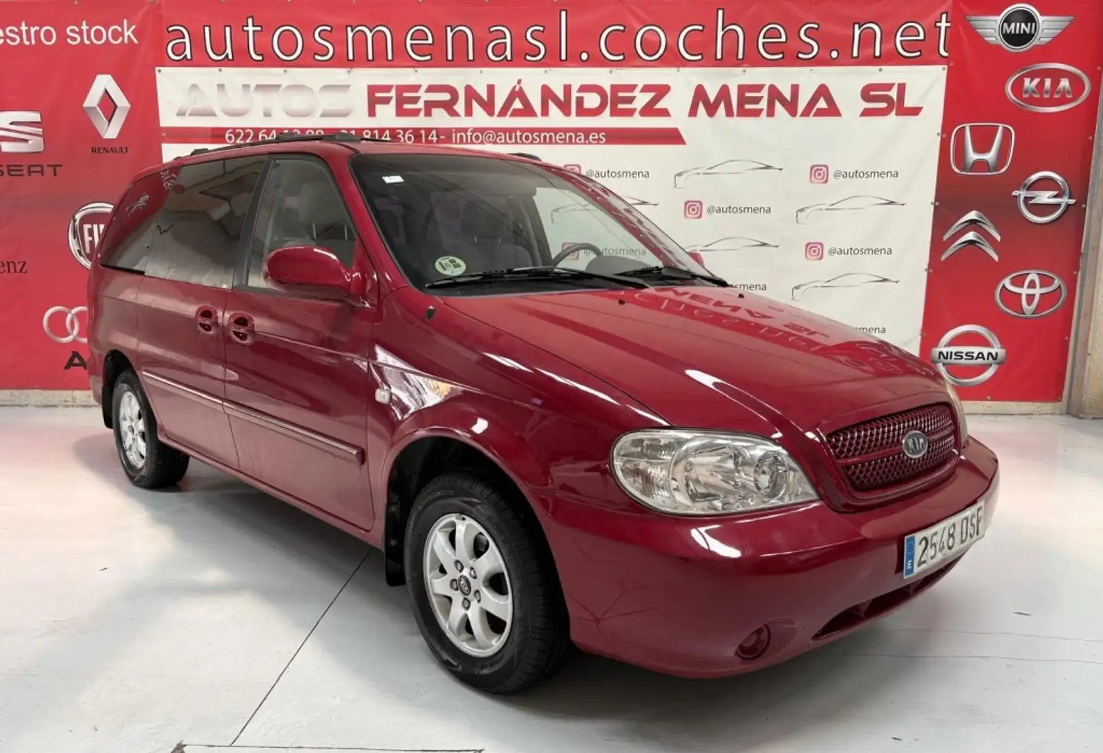Kia Carnival 2.5 V6 EX Rood - 1