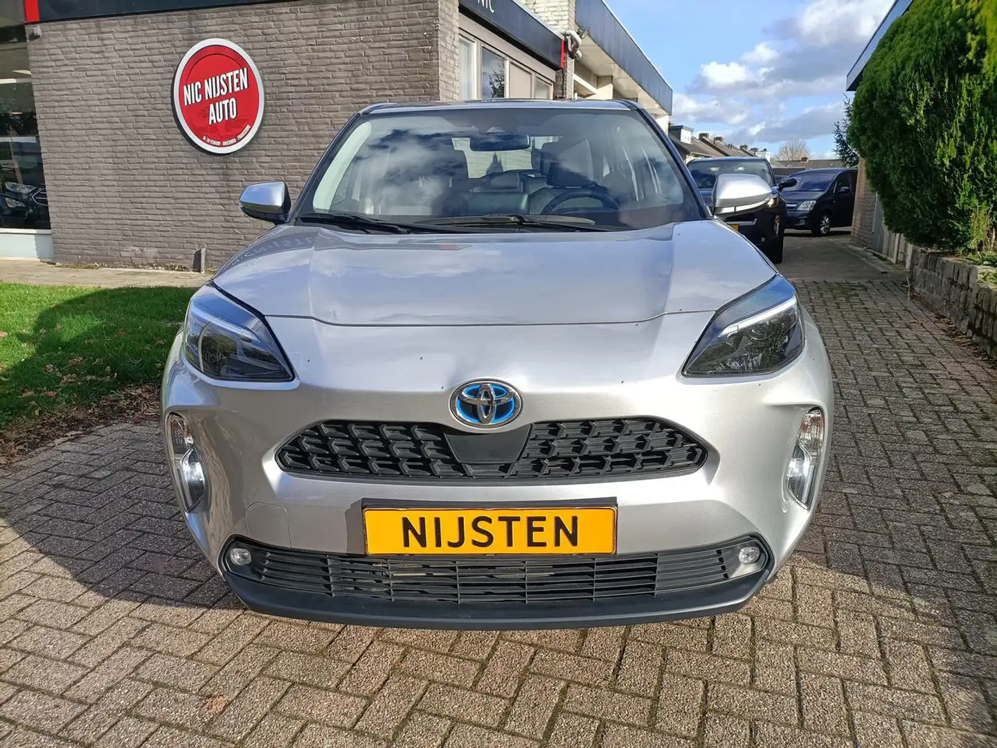 Toyota Yaris Cross 1.5 Hybrid Climate,Cruise,Camera,Navi via App Grijs - 2