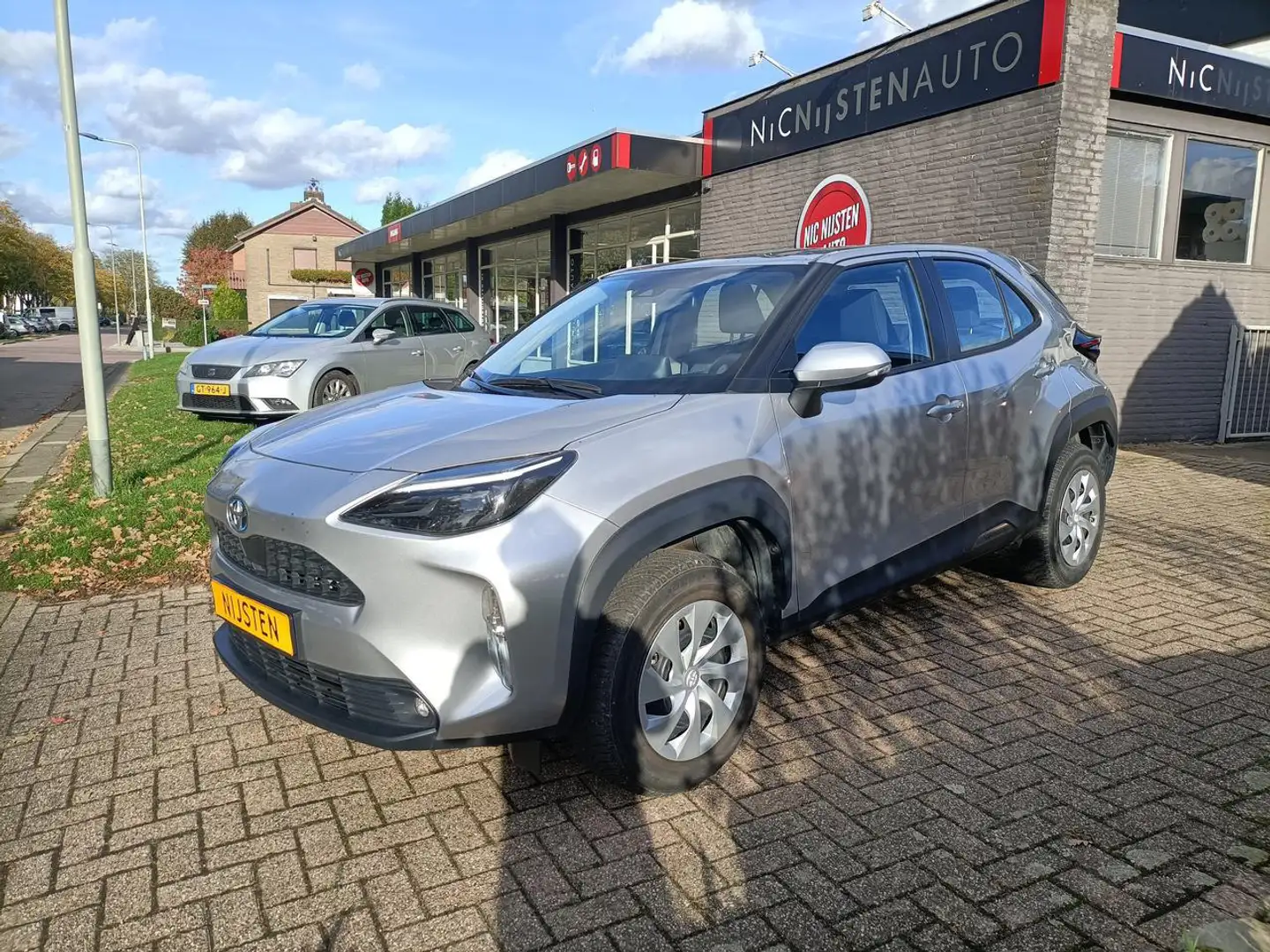 Toyota Yaris Cross 1.5 Hybrid Climate,Cruise,Camera,Navi via App Grijs - 1