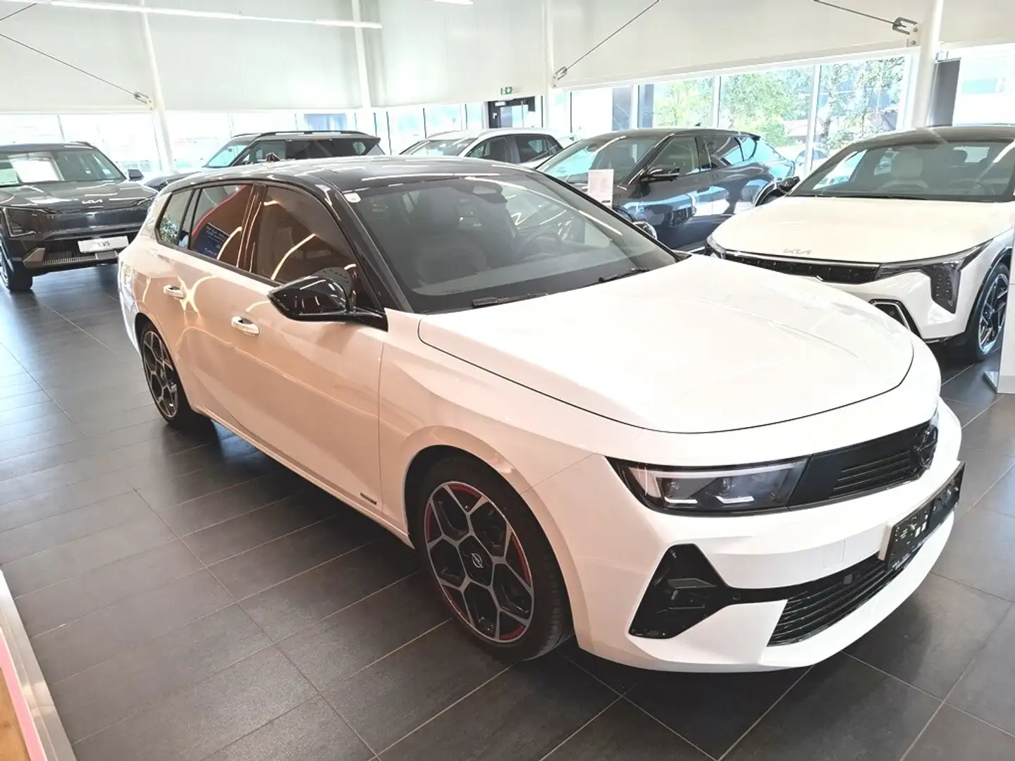 Opel Astra ST 1,2 Turbo GS Line Aut. Weiß - 2