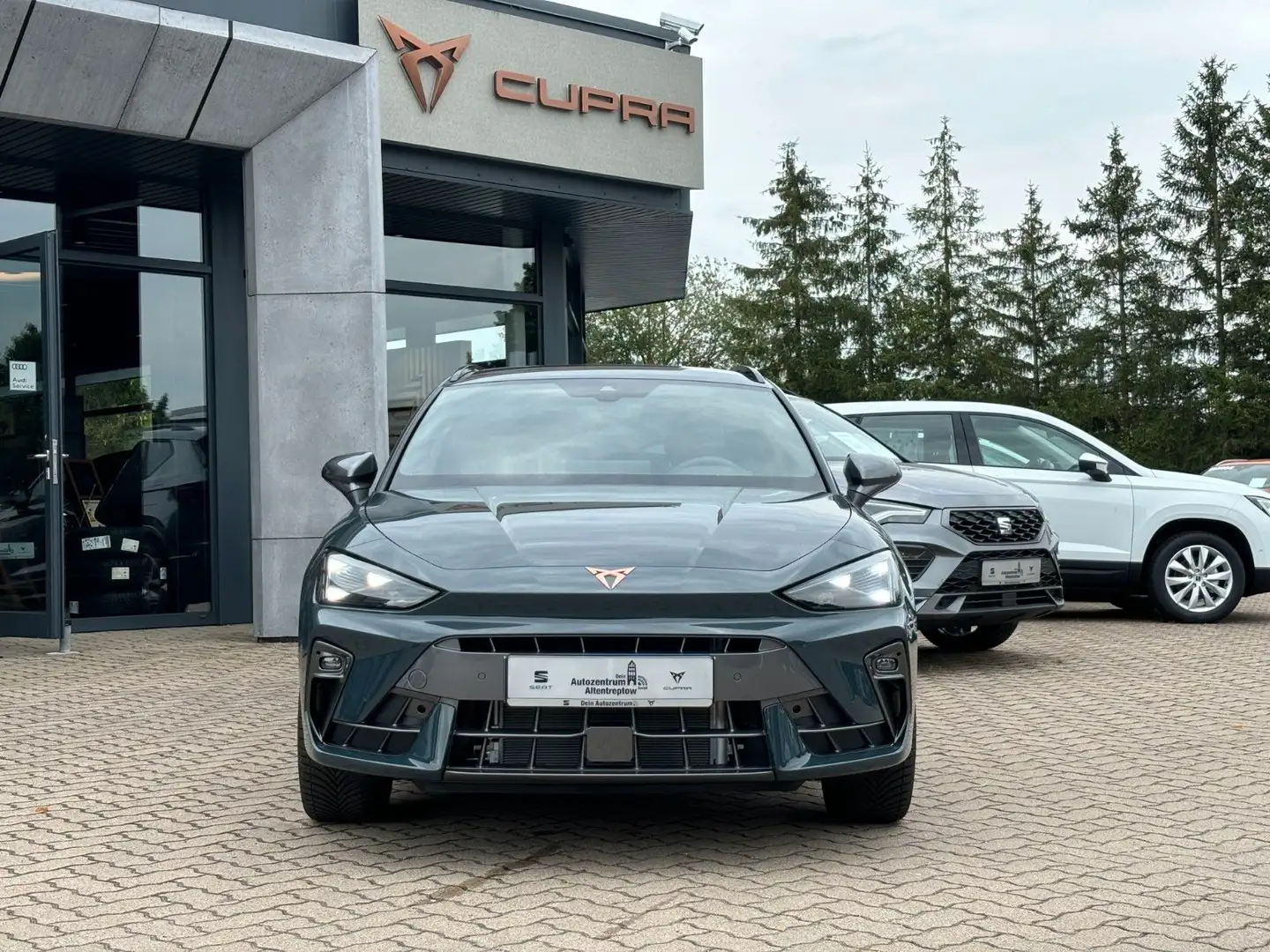 CUPRA Leon new Leon 2.0 TDI DSG Sportstourer Standheiz GJR Blau - 2