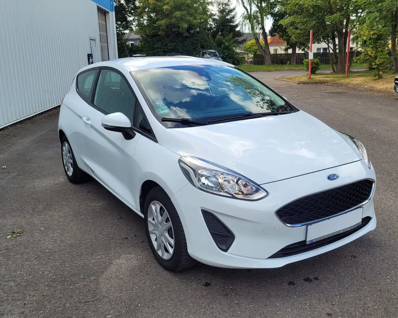 Ford Fiesta 1.1 Trend Weiß - 1