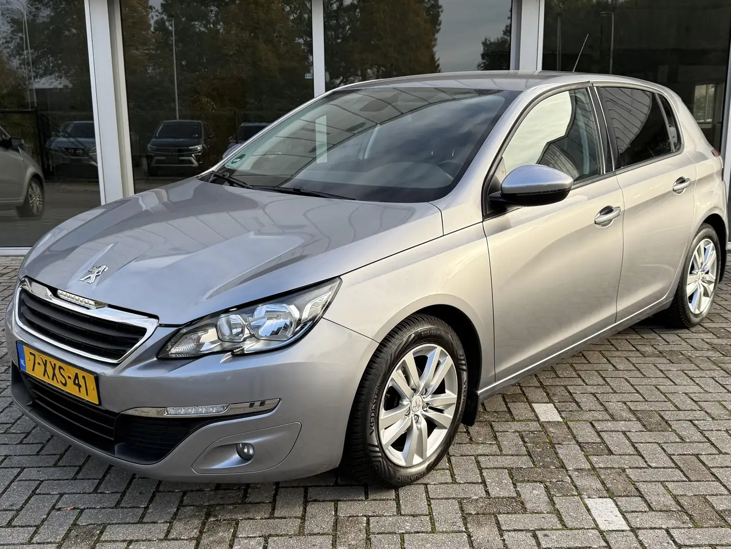 Peugeot 308 1.2 e-THP-110 PK-Navigatie-Climate-Parkeersensoren Gris - 1
