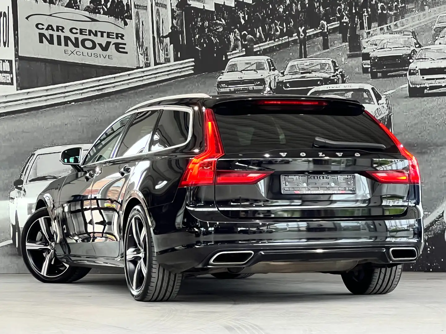 Volvo V90 2.0 T8 TE AWD PHEV R-Design // Full Option Zwart - 2