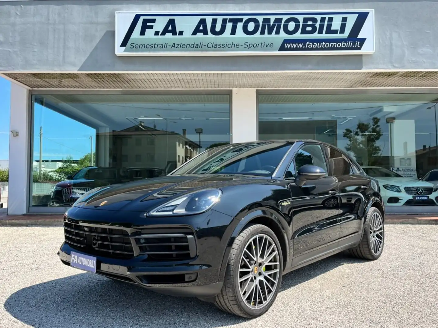 Porsche Cayenne Coupé 3.0 V6 E-Hybrid Platinum Edition Zwart - 1