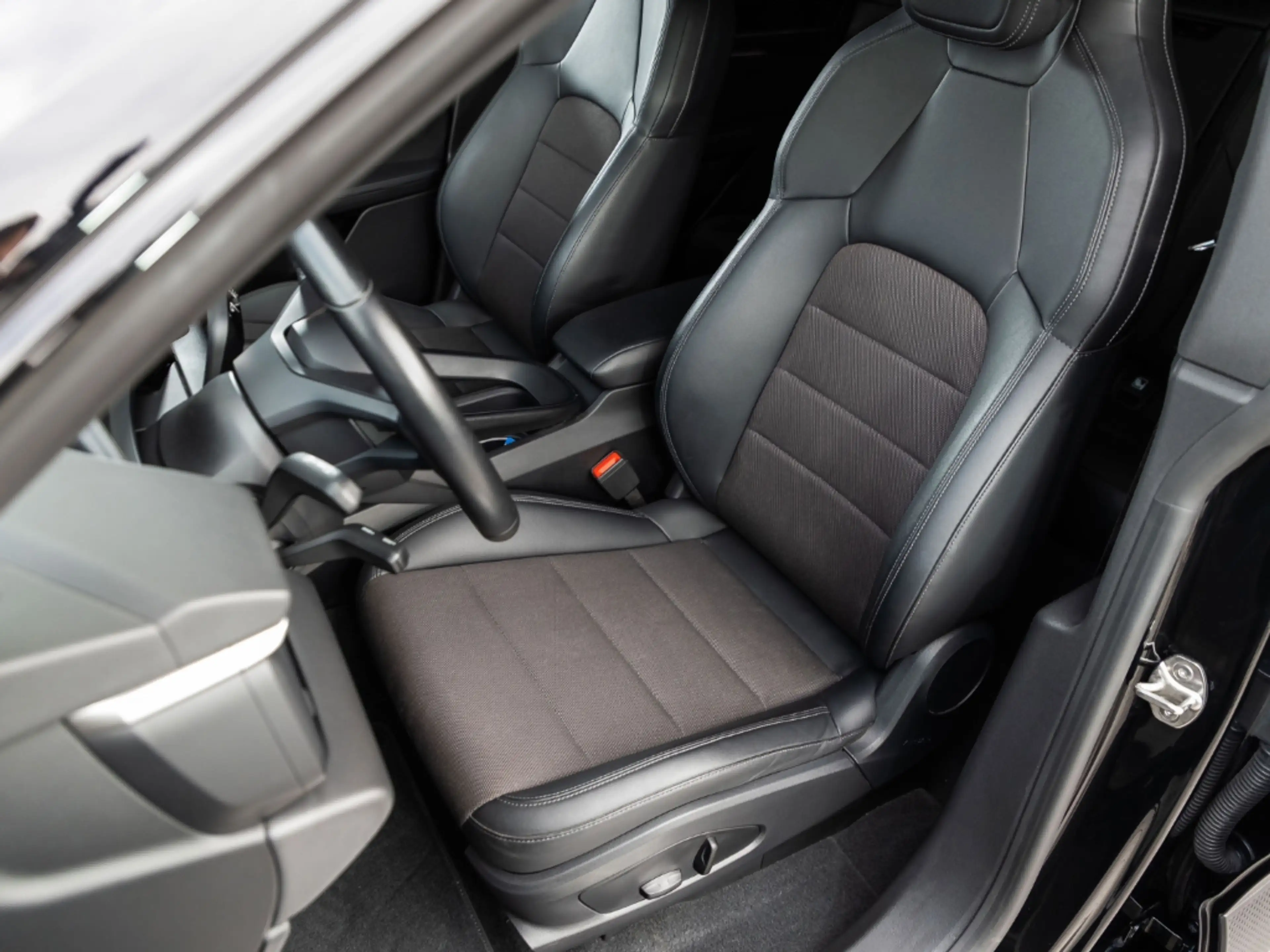 Porsche Macan 4S — photo 12