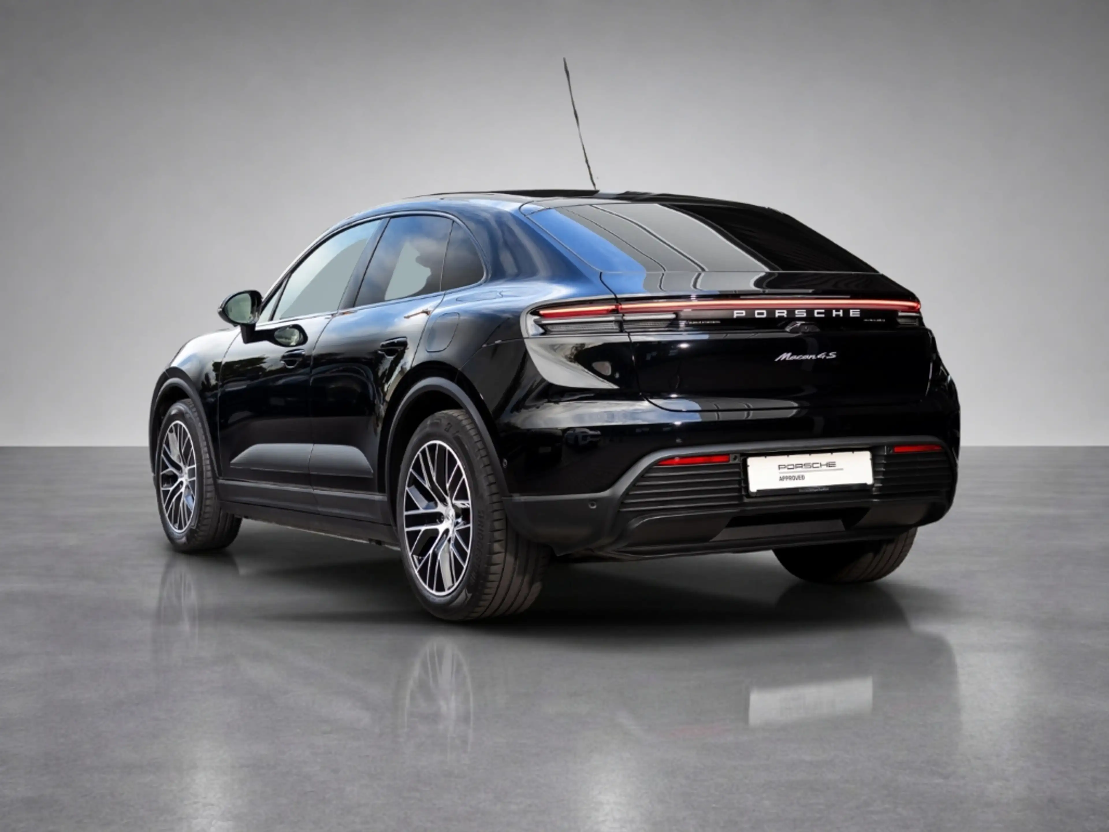 Porsche Macan 4S — photo 3