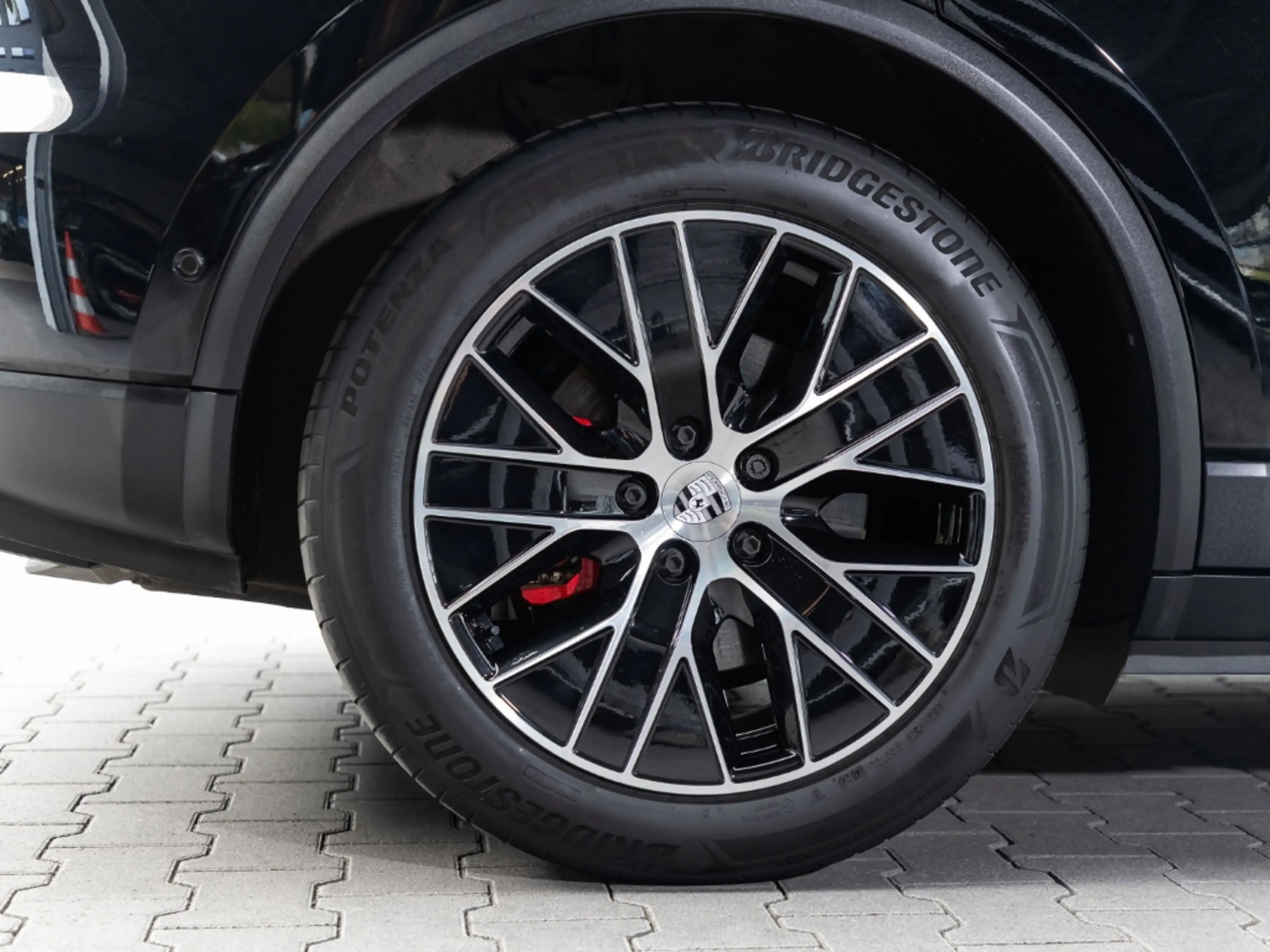 Porsche Macan 4S — photo 8