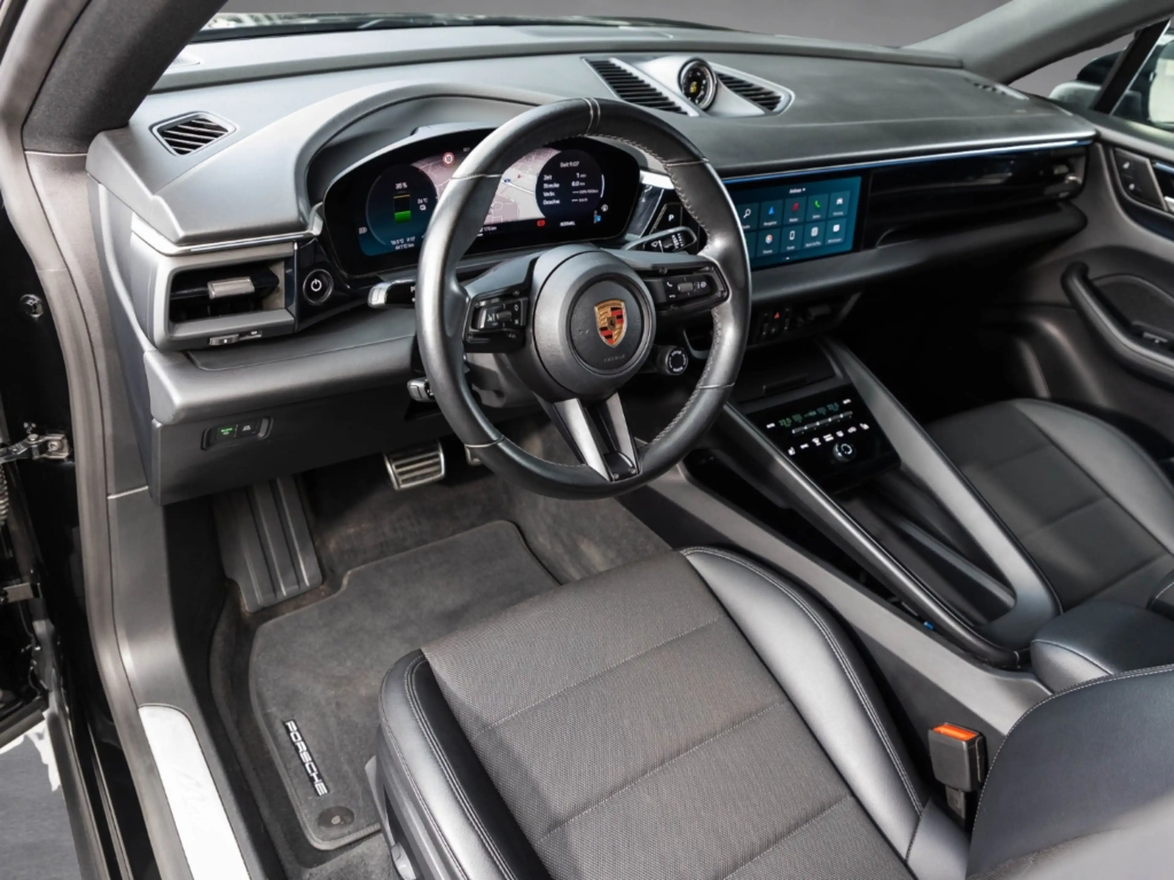 Porsche Macan 4S — photo 11
