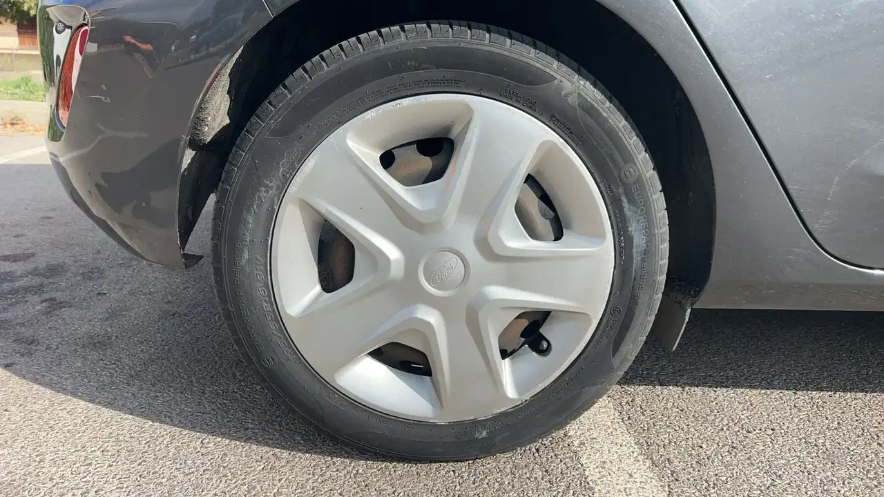 Ford Fiesta 5 portes — photo 16