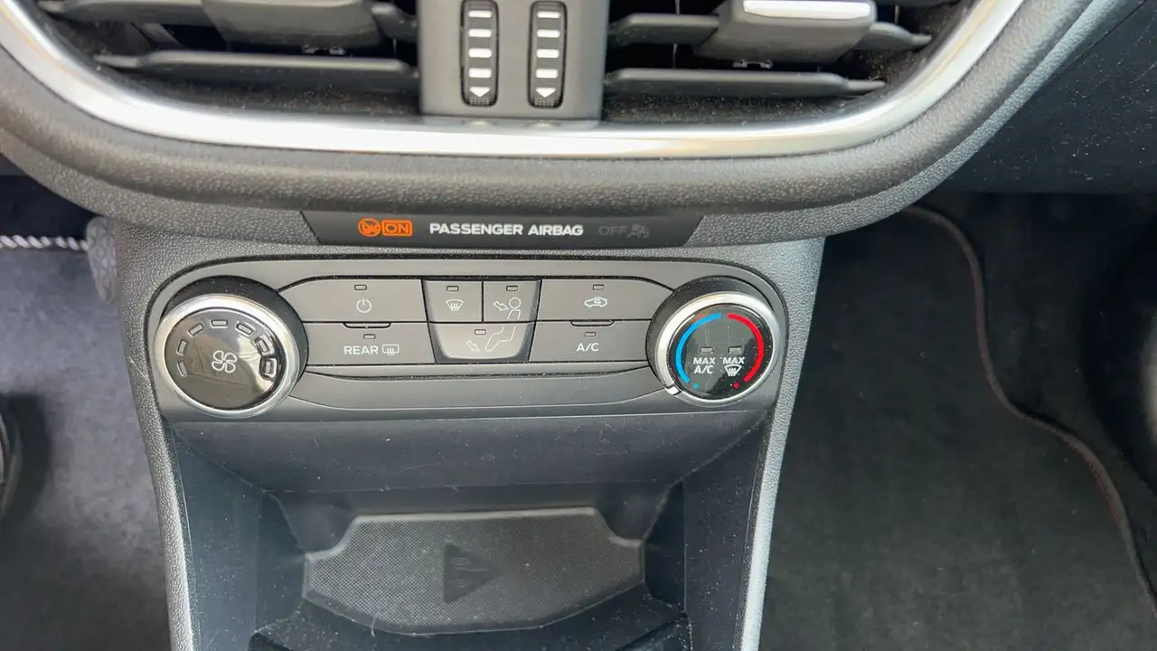 Ford Fiesta 5 portes — photo 27