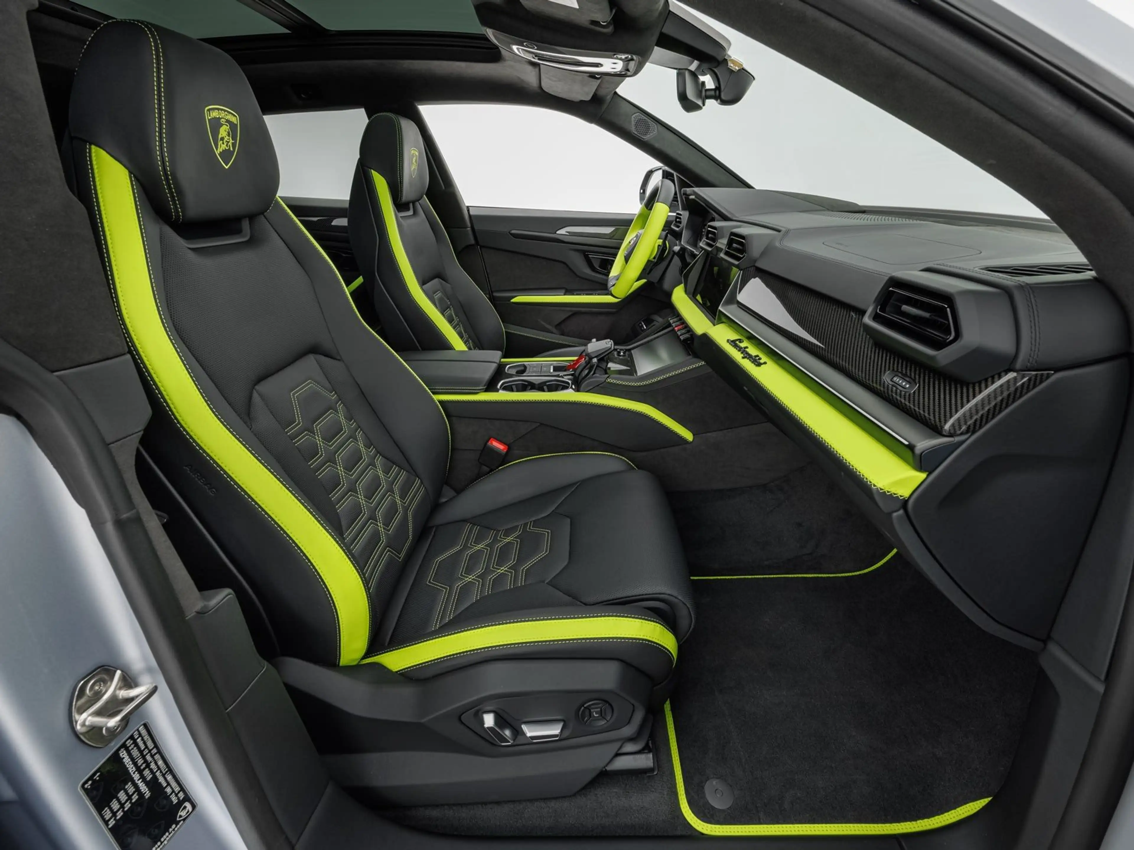 Lamborghini Urus SE — photo 9