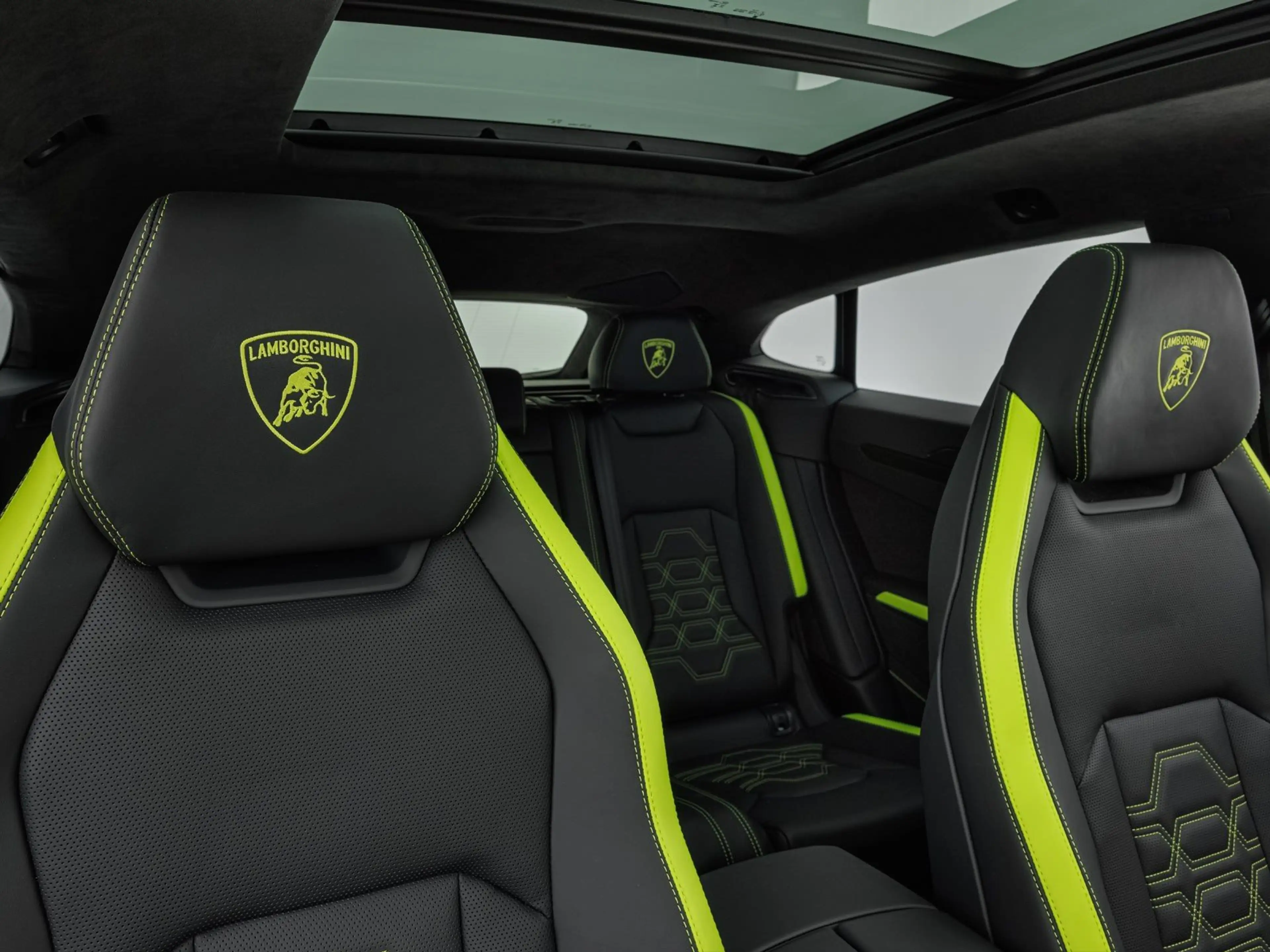 Lamborghini Urus SE — photo 12