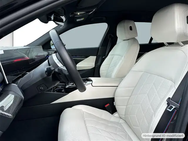 BMW 5 Series view 10