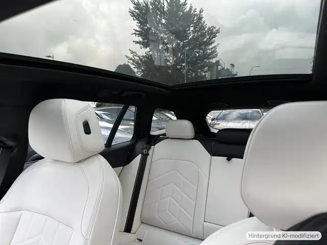 BMW 5 Series view 16
