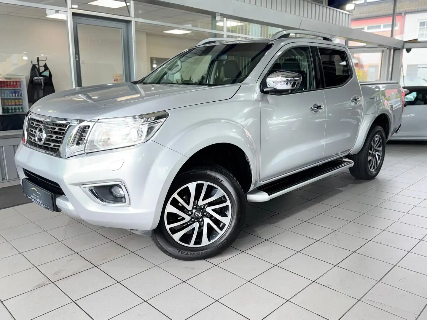 Nissan Navara Visia King Cab 4x4 2.3dCi Autom NAVI 360° Silber - 2