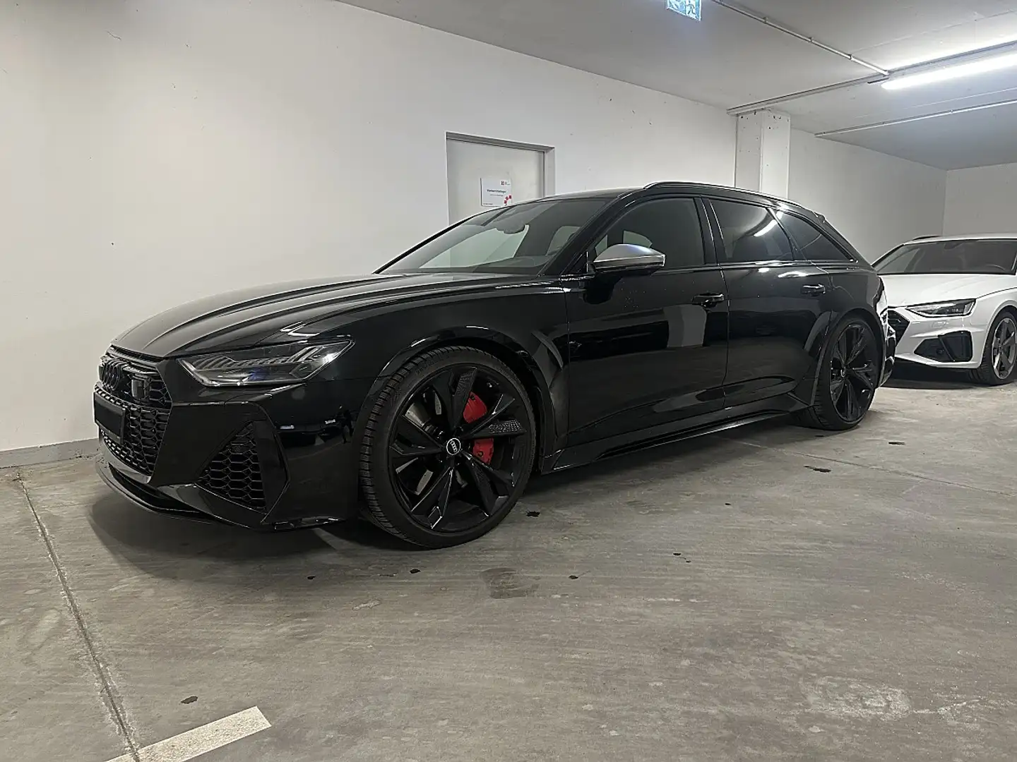 Audi RS6 Avant 4,0 TFSI quattro MHEV S-tronic Schwarz - 1