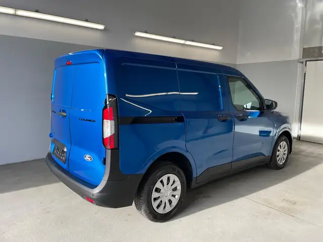 Ford Transit view 4