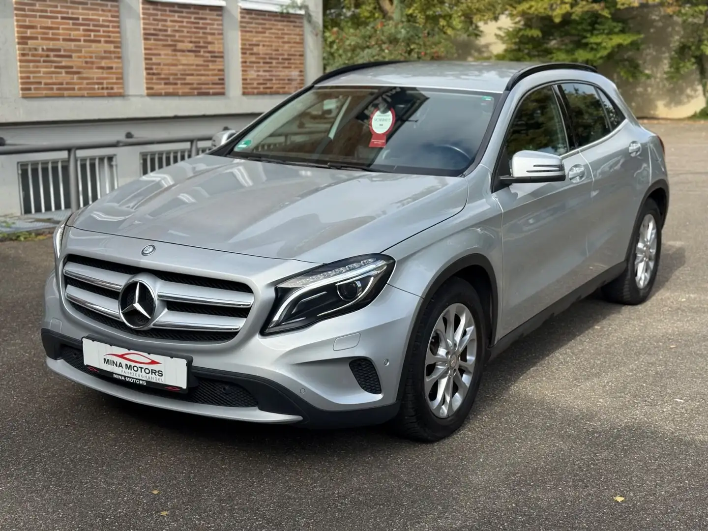 Mercedes-Benz GLA 200 Style *Assist*BiXenon*SHZ* Silber - 1
