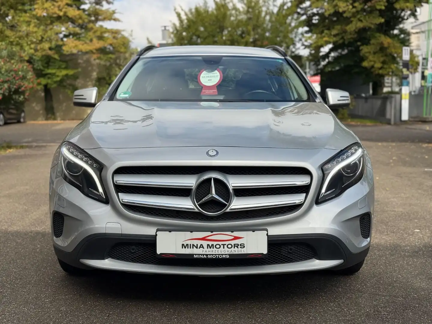 Mercedes-Benz GLA 200 Style *Assist*BiXenon*SHZ* Silber - 2