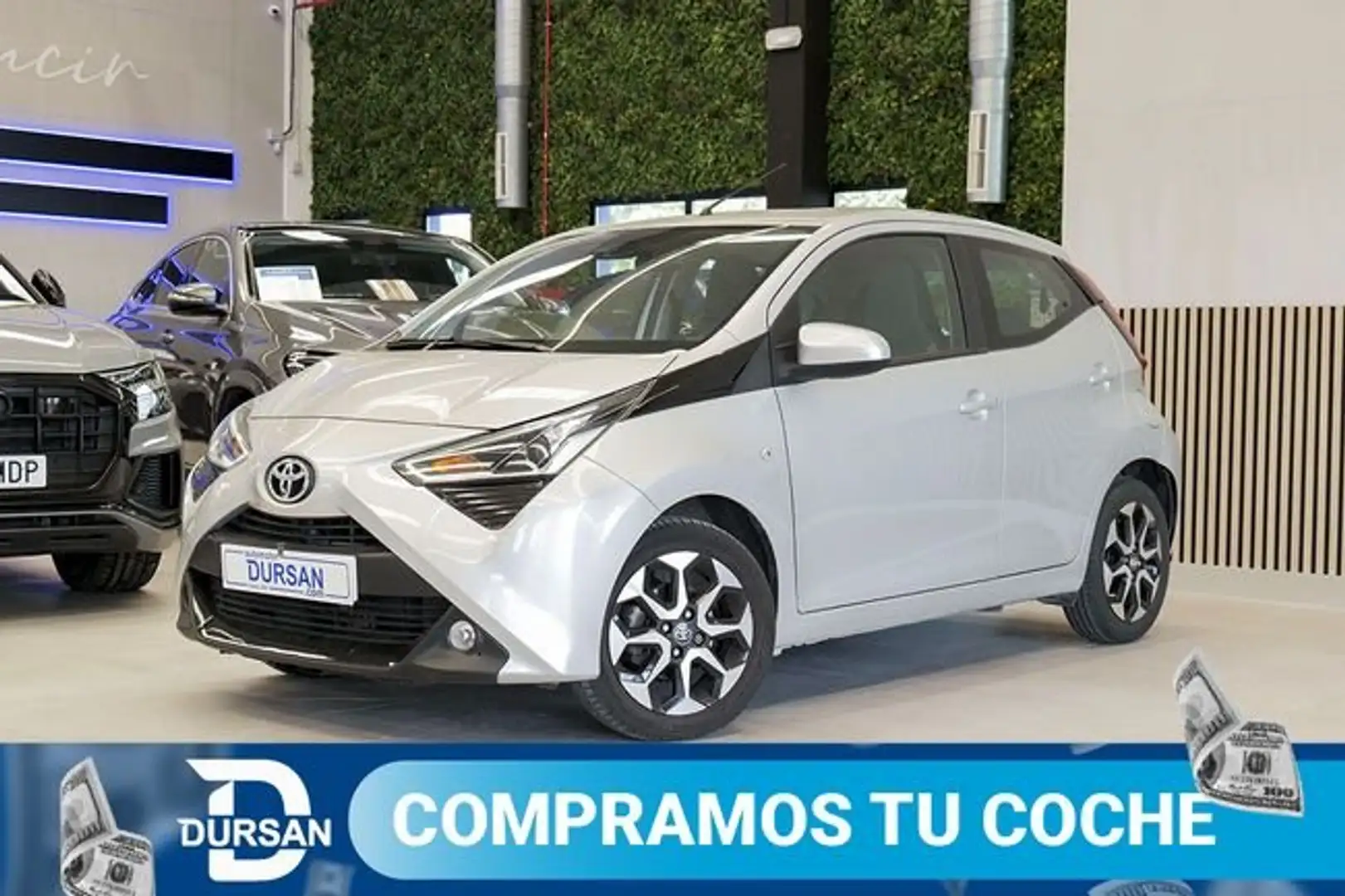 Toyota Aygo 1.0 70 xplay Gris - 1