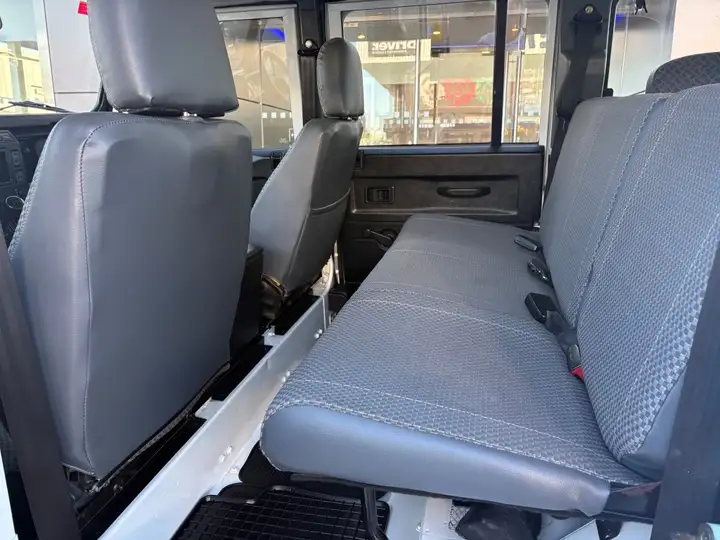 Land Rover Defender 2004, foto 11