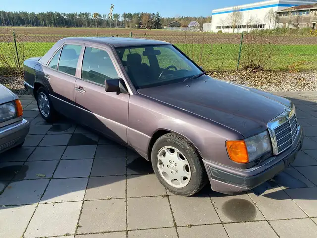 Mercedes-Benz E 230