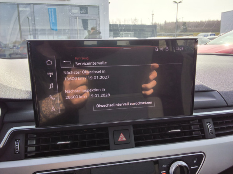 Audi A4 2.0 TDI S-TR LED — photo 7