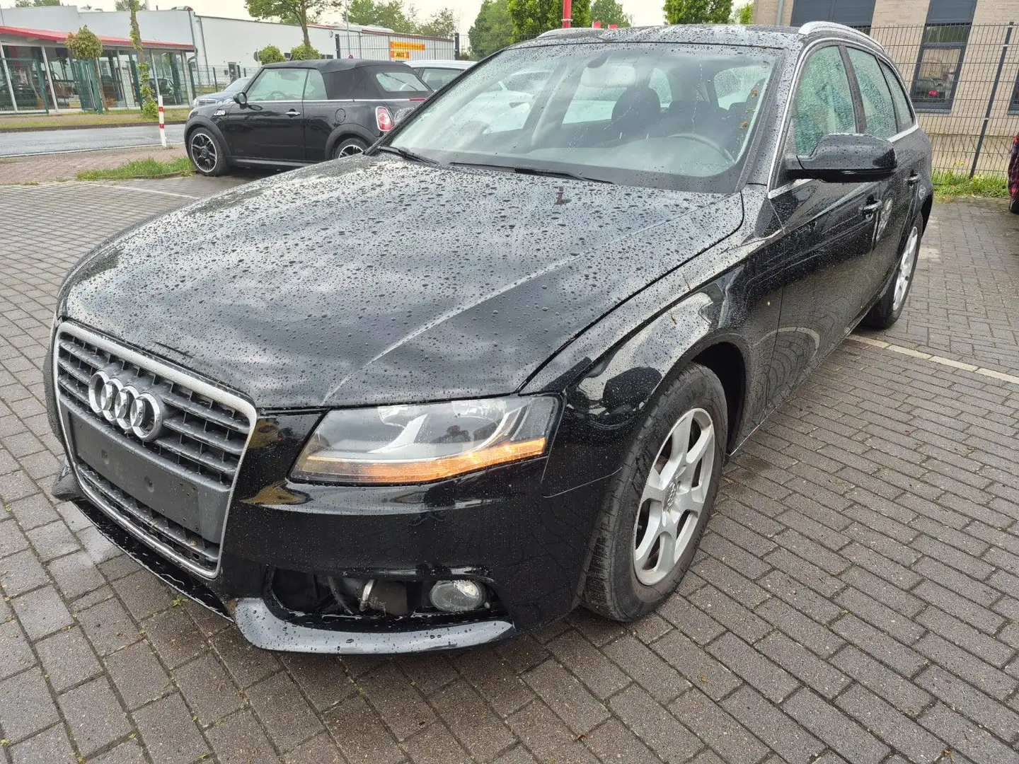 Audi A4 Avant Attraction Schwarz - 2
