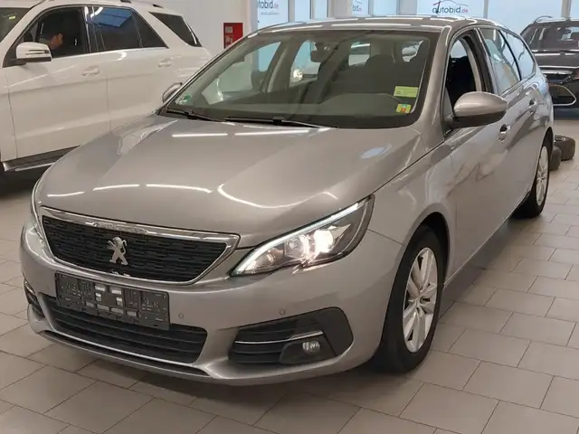 Peugeot 308 1,2 PureTech Automatik 1H NAVI KlimAut 2PDC Tempom