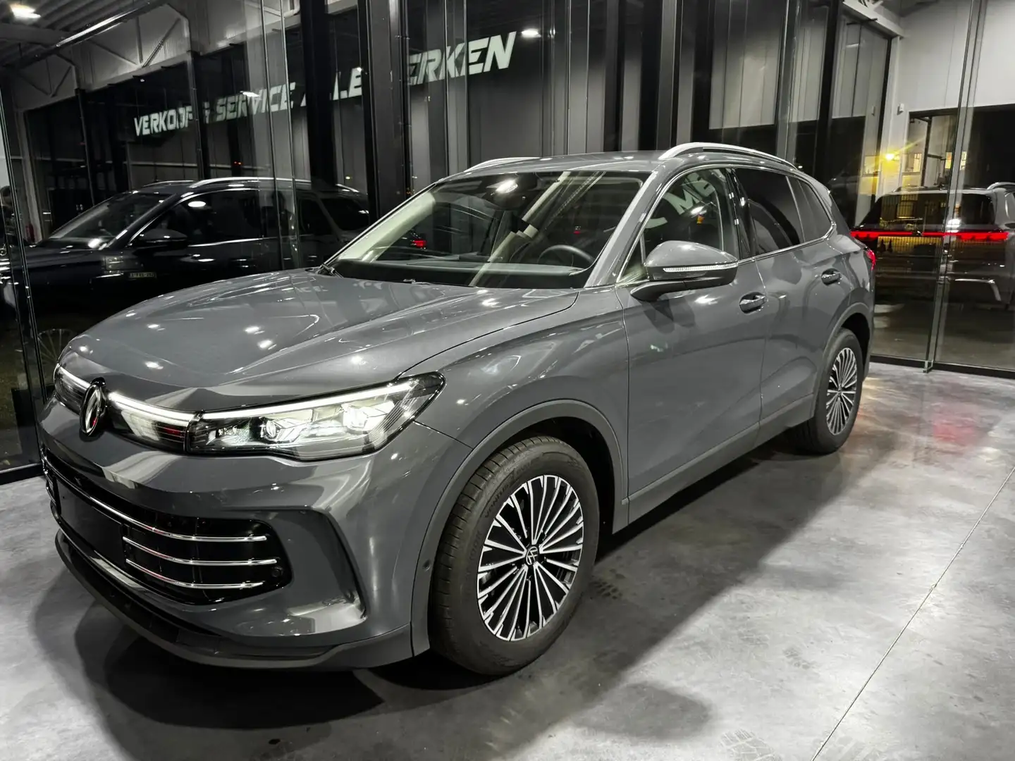 Volkswagen Tiguan Tiguan 1.5 eTSI OPF DSG Elegance Gris - 1