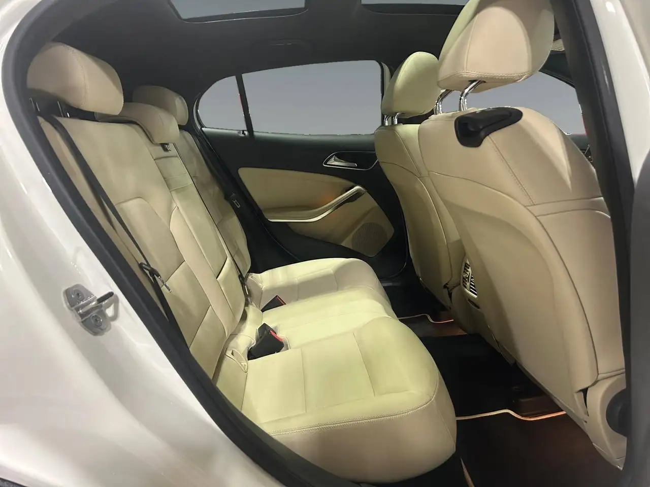 Mercedes-Benz GLA снимка Mercedes-Benz GLA