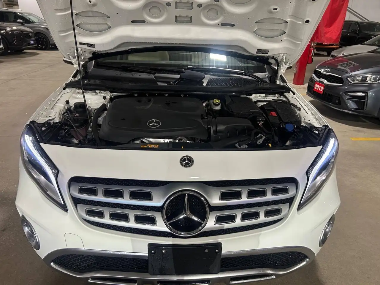 Mercedes-Benz GLA снимка Mercedes-Benz GLA