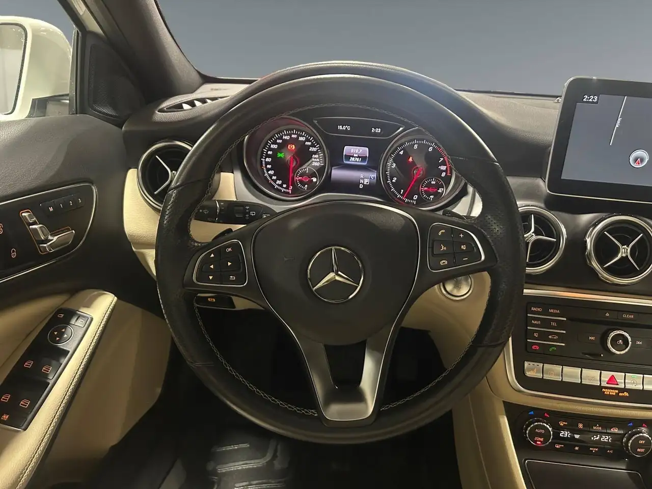 Mercedes-Benz GLA снимка Mercedes-Benz GLA