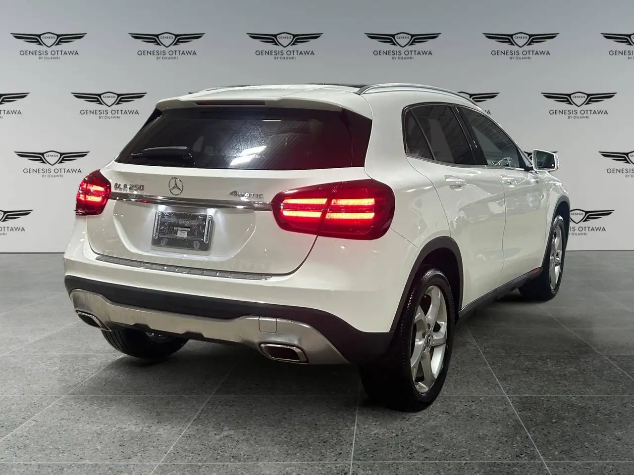 Mercedes-Benz GLA снимка Mercedes-Benz GLA