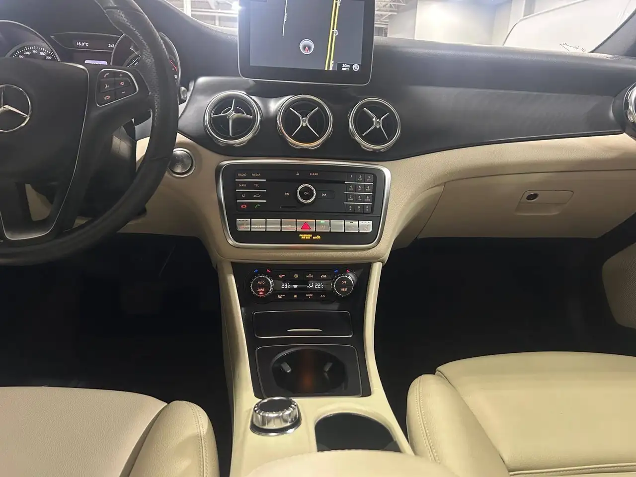 Mercedes-Benz GLA снимка Mercedes-Benz GLA