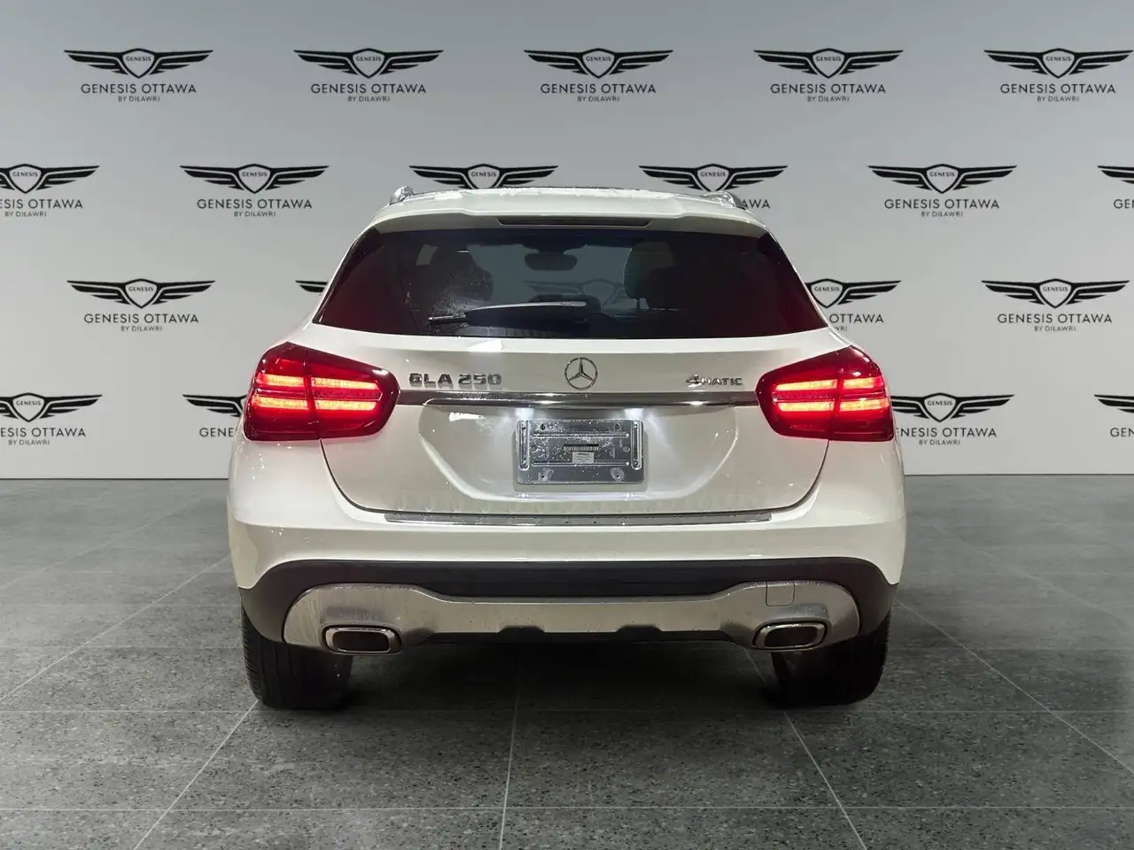 Mercedes-Benz GLA снимка Mercedes-Benz GLA
