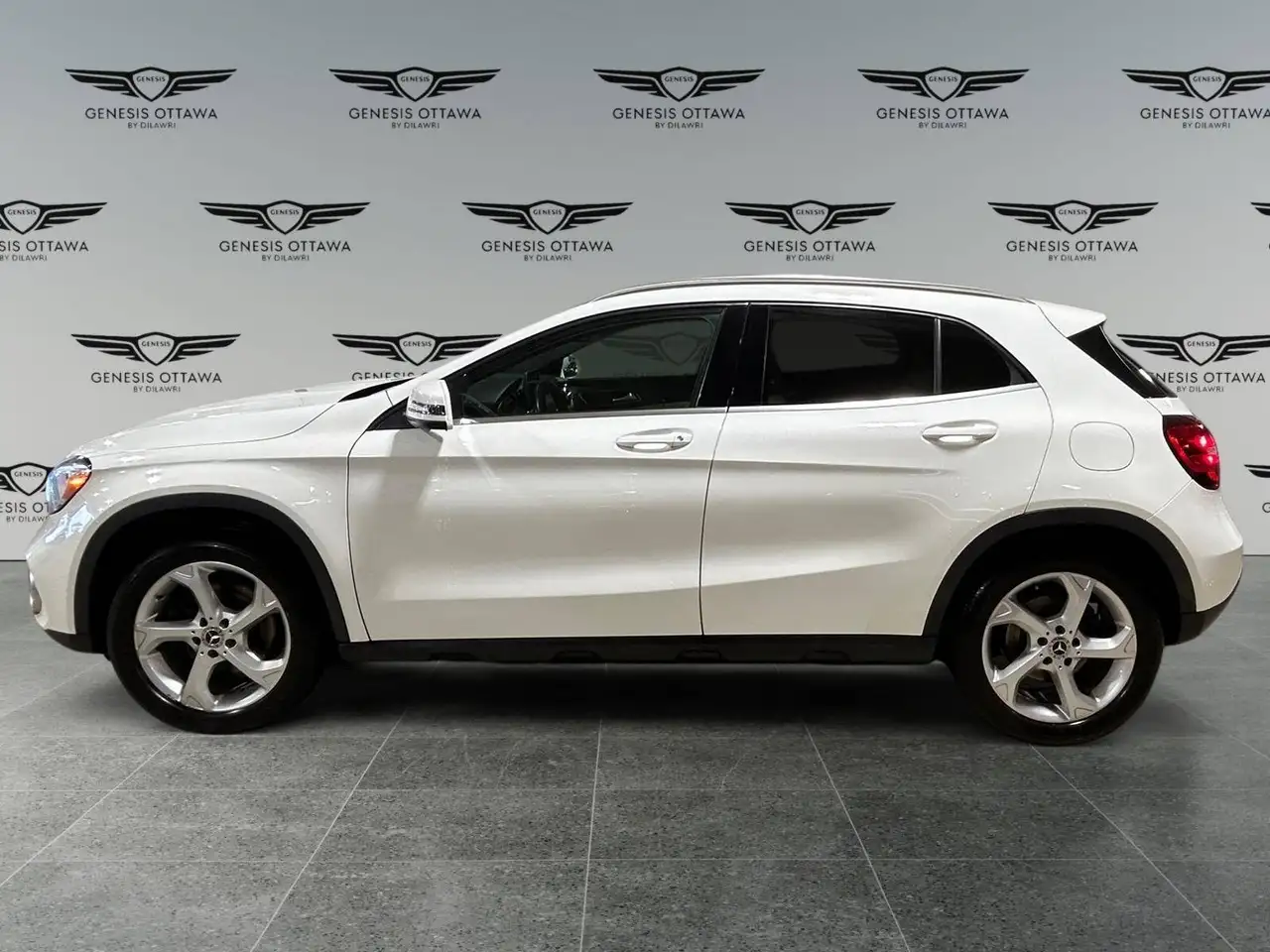 Mercedes-Benz GLA снимка Mercedes-Benz GLA
