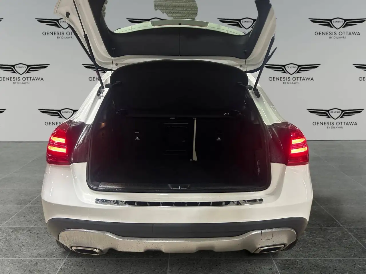 Mercedes-Benz GLA снимка Mercedes-Benz GLA