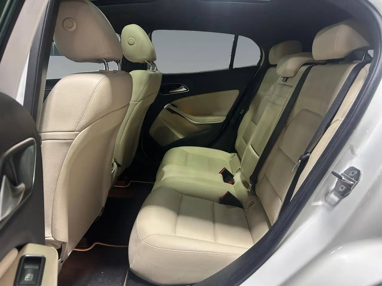 Mercedes-Benz GLA снимка Mercedes-Benz GLA