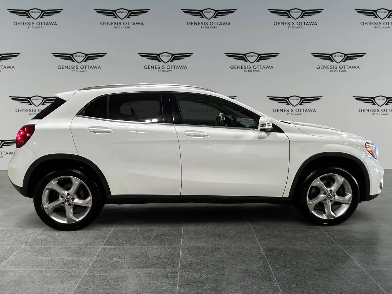 Mercedes-Benz GLA снимка Mercedes-Benz GLA