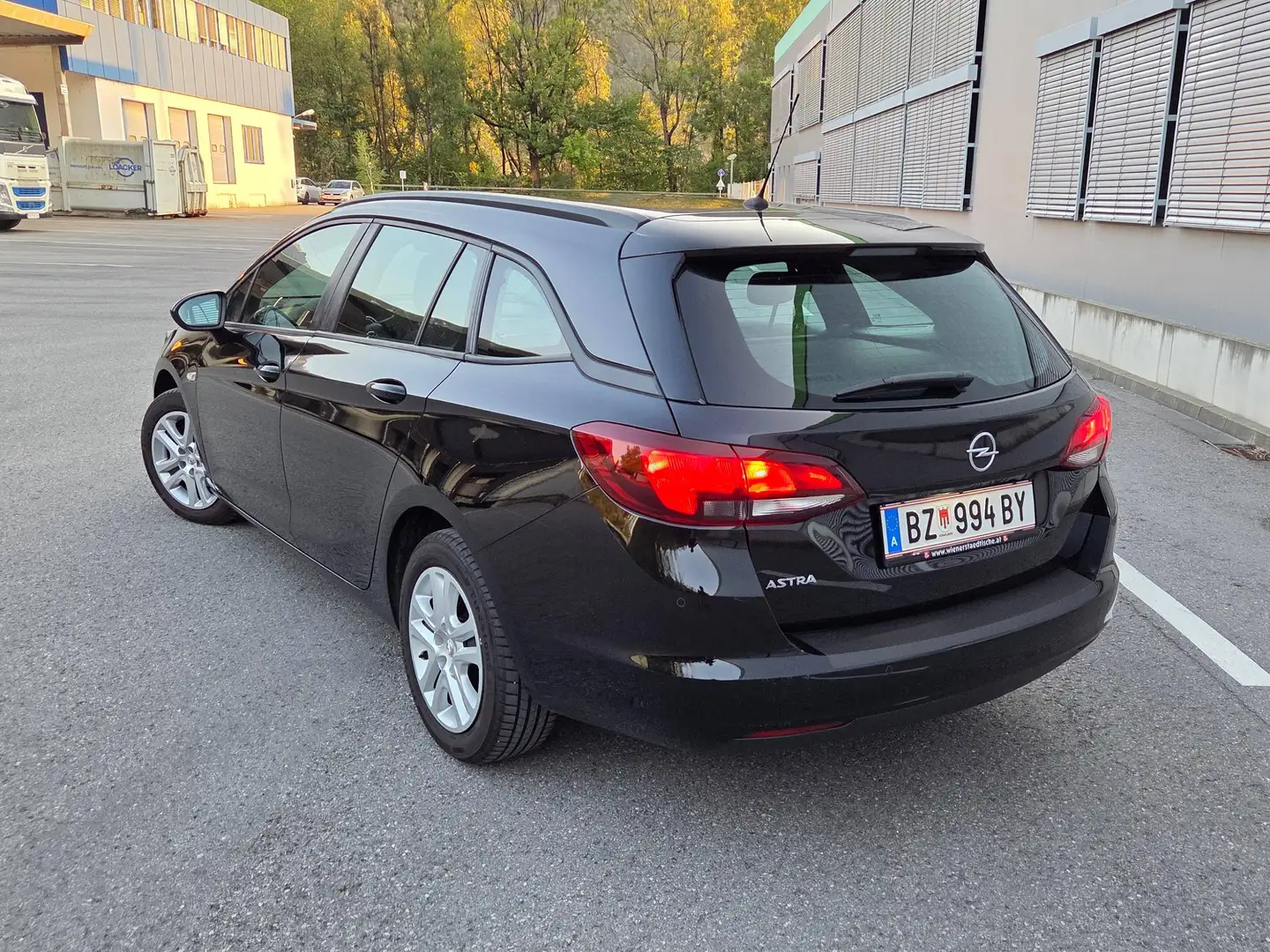 Opel Astra Astra ST 1,5 CDTI Edition Aut. Edition Schwarz - 2