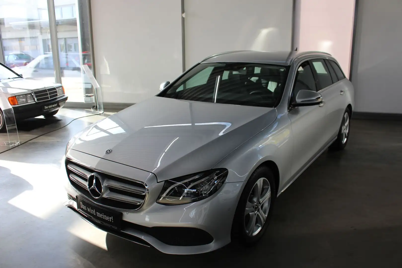 Mercedes-Benz E 220 d T Avantgarde Ambiente LED Kamera PTS SHZ Silber - 1