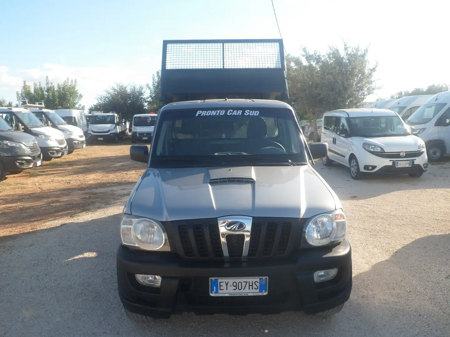 Mahindra Goa Goa 2.2 CRDe 16V 4WD SC Trilaterale Pick-Up Grau - 2