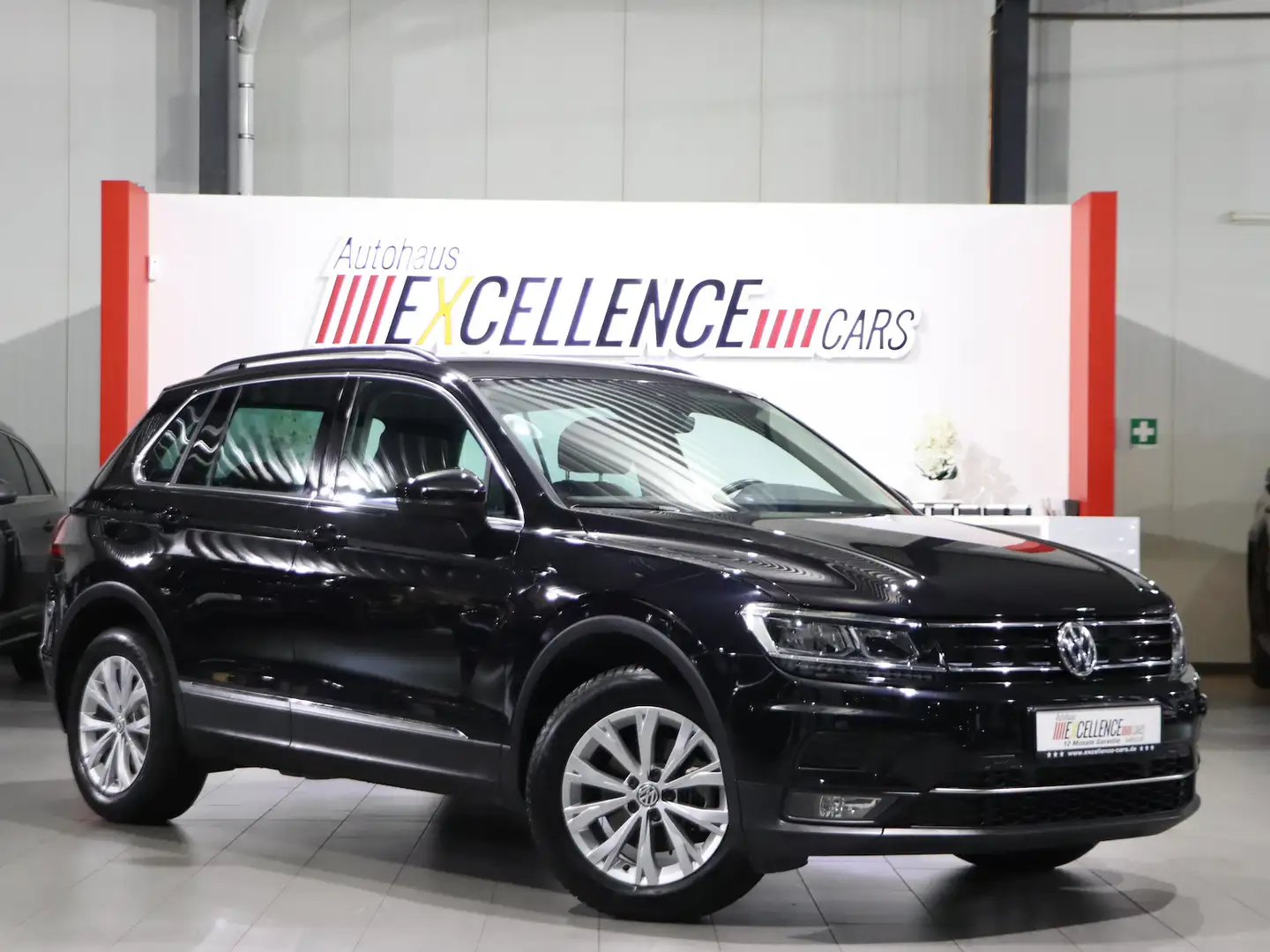 Volkswagen Tiguan 1.5 TSI DSG Comfortline / LED, ACC+LANE Zwart - 1