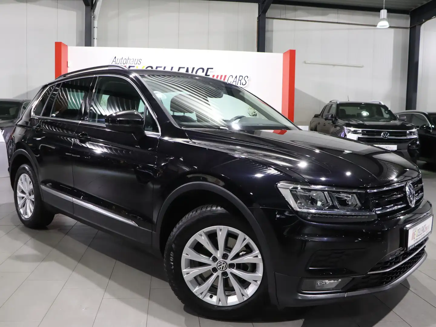 Volkswagen Tiguan 1.5 TSI DSG Comfortline / LED, ACC+LANE Zwart - 2